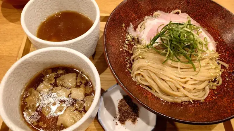 麦の夜明けの魅力とは?京都の人気ラーメン店を徹底解説