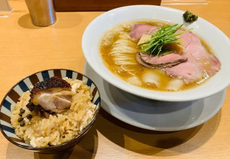 麦の夜明けの魅力とは?京都の人気ラーメン店を徹底解説