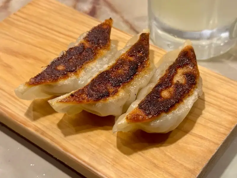 夷川餃子 なかじま 西院店は昼飲みにもぴったりな名店