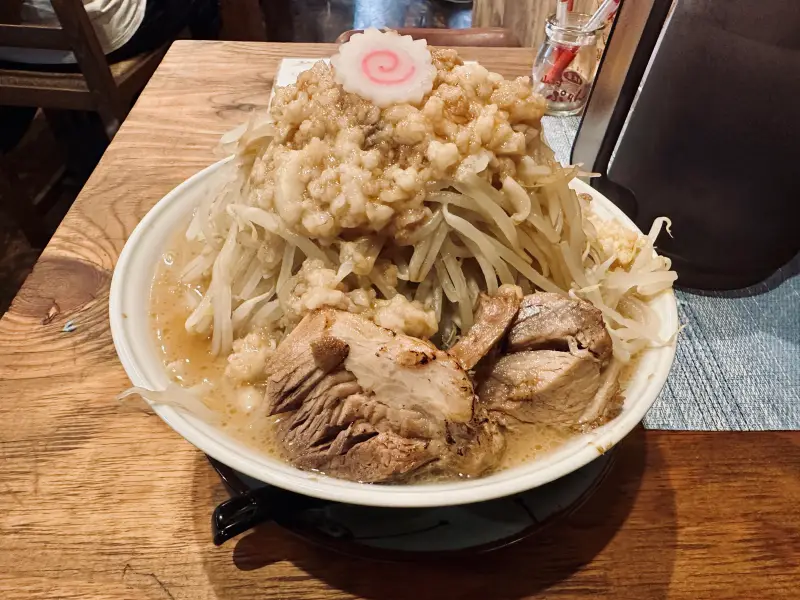 二郎系ラーメンのカロリーはどれくらい？麺150gから400gまでの徹底比較
