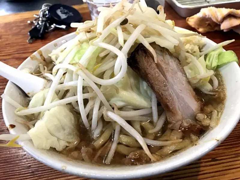 二郎系ラーメンのカロリーはどれくらい？麺150gから400gまでの徹底比較