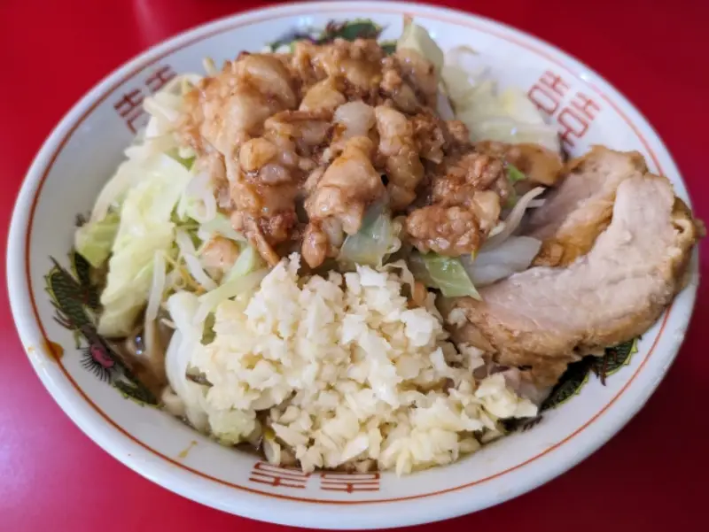 二郎系ラーメンのカロリーはどれくらい？麺150gから400gまでの徹底比較