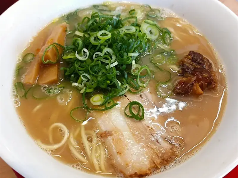 一乗寺仕込みの味！さいラーメンで味わう極上豚骨と唐揚げ