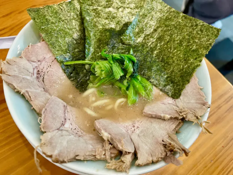 家系ラーメン コンビニ全比較｜冷凍・チルド・カップ麺の違いと選び方
