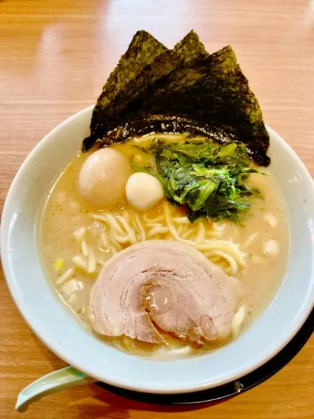 家系ラーメン コンビニ全比較｜冷凍・チルド・カップ麺の違いと選び方
