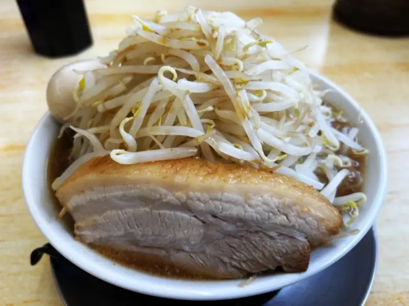 二郎系インスパイアの魅力と京都おすすめ店｜初訪問でも失敗しない方法