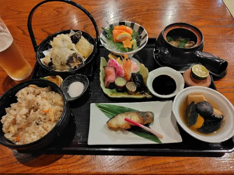 仁座食堂の魅力とメニュー徹底解説｜温泉後に楽しむ食事スポット