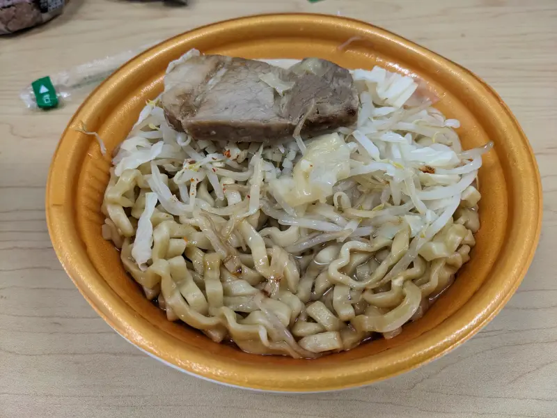 コンビニの二郎系ラーメン徹底比較！味や価格・カロリー・おすすめ商品まで紹介