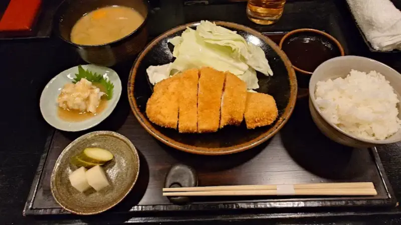 とんかつ山本 レビューで話題の絶品ロースかつと接客の魅力を解説