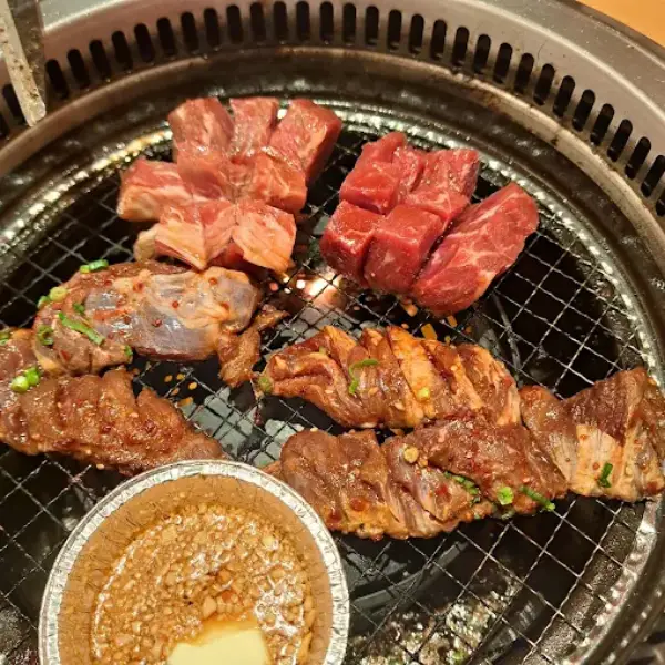 焼肉きんぐがまずいと言われる理由と牛角比較で分かる本当の評価