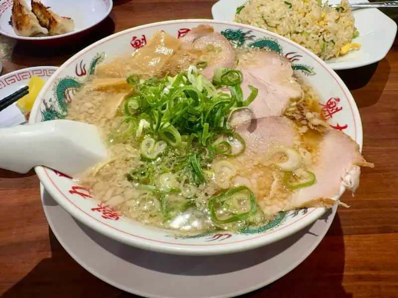 魁力屋 コク旨ラーメンの魅力徹底解説｜特製醤油との違いや背脂アレンジまで