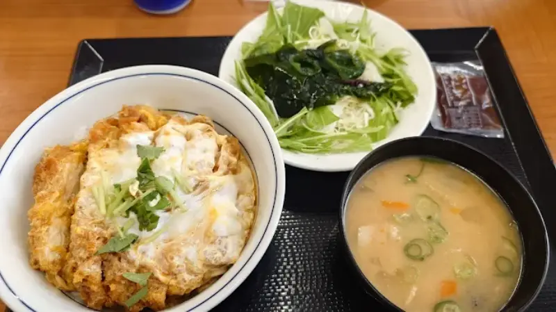 初めてでも安心!かつや朝メニューの時間帯や店舗確認と注文方法