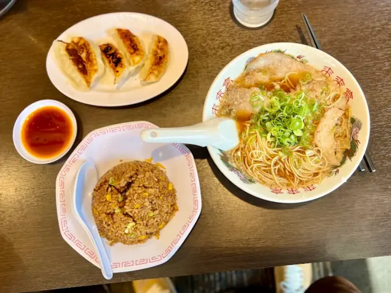 来来亭チャーハンはなぜ黒い?香ばしさと大盛りやカロリーまで徹底解説