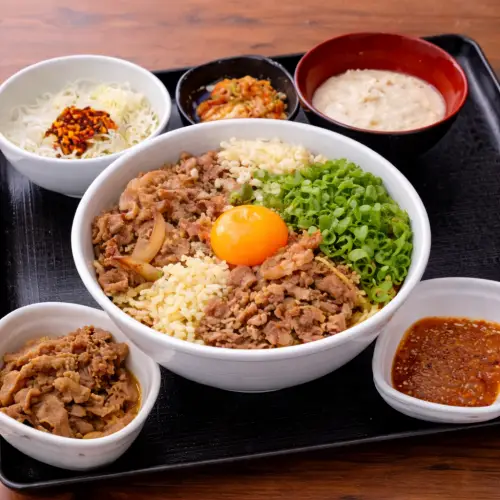 吉野家のまぜそばカロリーを徹底解説｜牛丼並盛との違いも比較