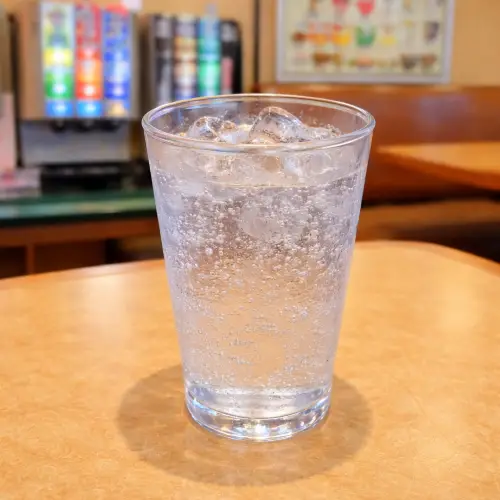 サイゼリヤの炭酸水が無料は本当？仕組みと注意点を徹底解説