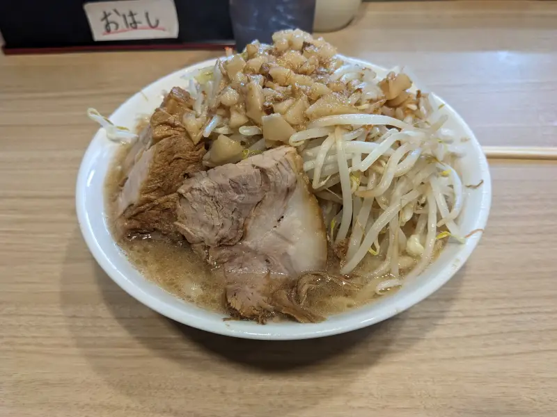 二郎系ラーメンの塩分はどれくらい？1杯の目安と気をつけたい食べ方